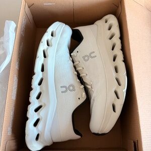 On Cloudtilt Pearl / Ice Running/ Women's US 8